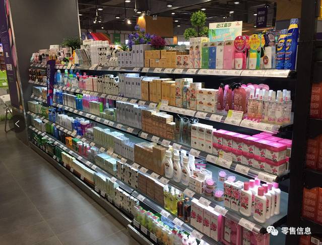 步步高梅溪湖精品超市 化妝品零售區創意陳列的藝術